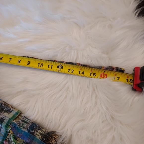 Ladies Designer Apron with Embroidered Detail: Scallop Edging: Zip Pockets. - Picture 14 of 16